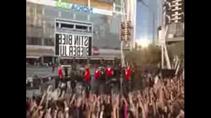 Justin Bieber performing U Smile Baby Somebody To Love live - Mtv Vma 2010 Hq 