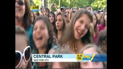 Demi Lovato & The Jonas Brothers - Cant Back Down (live On Good Morning America) 