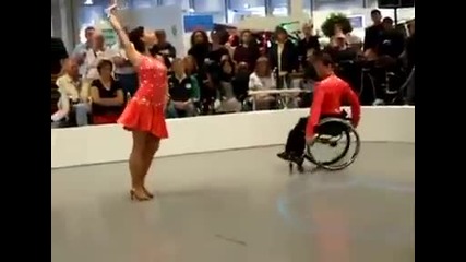 Мъж в инвалидна количка взе дъха на публиката с танцовите си умения!