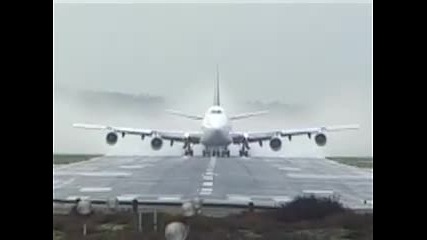 Самолет гръмва точно при излитането си !!!!