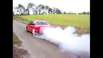 Така се тръгва с Bmw 328is ...с Burnout