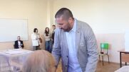 Лидерът на "Сияние" упражни правото си на глас