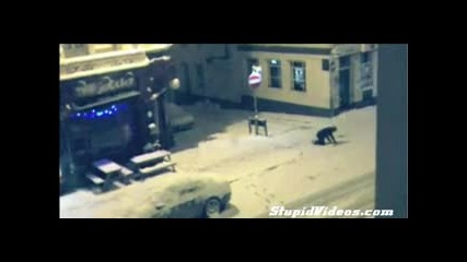 Смях!!!хора падат на лед в Англия