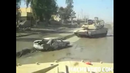 Яко!!! Танк Прегазва Кола Бомба