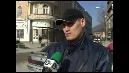 Млад мъж Осъди община Сливен за Дупка на пътя 