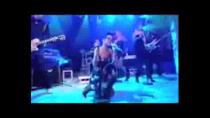Rihanna - Disturbia + Interview At Gmtv