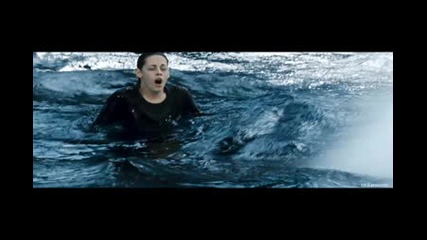 new moon - pics - bella jumping in the oceane 