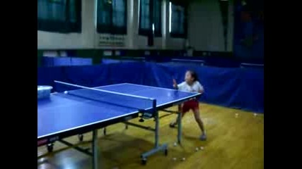 !!!изумително!!! 6 годишно момиче играе невероятно пинг - понг
