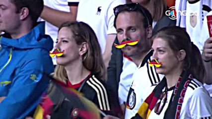 "Мустакати" фенове на Германия преди мача със Словакия