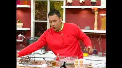 Зелен боб със скаморца и панчета при Лео