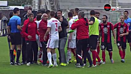 Рафа Перес и Дани Пеев с червени картони след меле между Локо София и ЦСКА