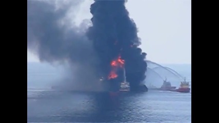 Пожар на нефтена платформа