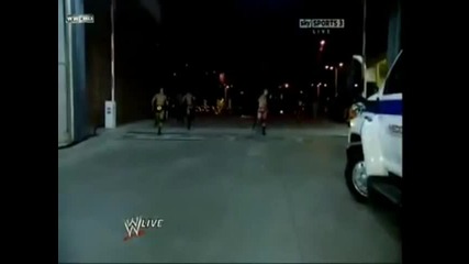 Mark Henry гони The Nexus