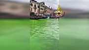 Водата в Канале Гранде във Венеция позеленя