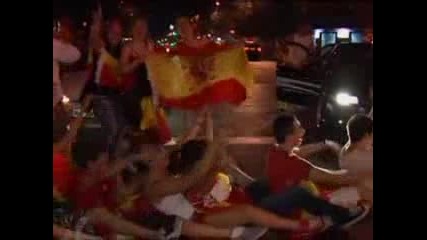 Испания Празнува . Футболните фенове за световния шампион 