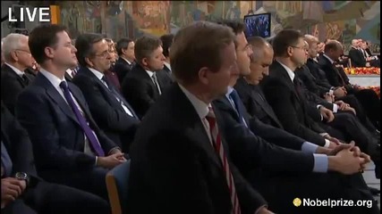 Бойко Борисов подремва по време на церемонията по връчването на Нобеловата награда за мир