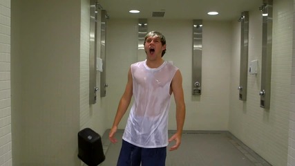 Найл от One Direction се залива с ледена вода - Niall Horan Als Ice Bucket Challenge