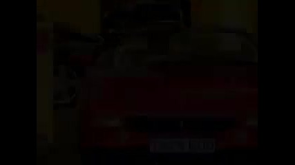 Мъж го удря бариера на паркинг 