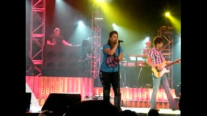 Kelly Clarkson I Do Not Hook Up Live Freedom Hall, Louisville, Kentucky August 2009 
