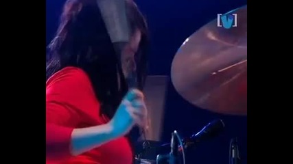 02. The White Stripes - Dead Leaves And The Dirty Ground - Live 2003 