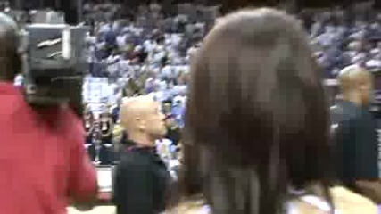 Невероятно 7 Годишно Момиче Gina Marie Пее След Мач в Nba