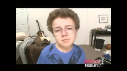 Колко всъщност е висок Keenan Cahill (вижте Тук) 