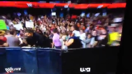 Ето как Сет Ролинс се преби в Raw (27.01.14)