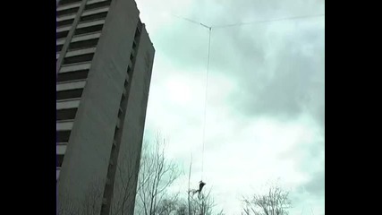 Всеки руснак с номера си ( скокове с колело от покрив )