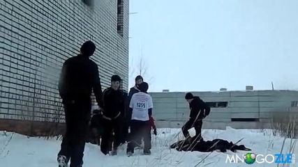 Руснак скача от четвъртия етаж