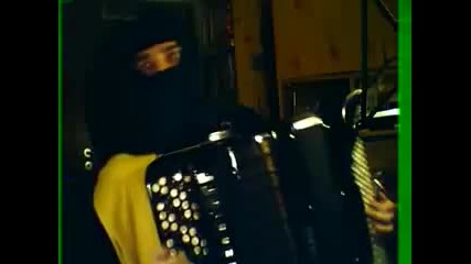 Scorpion свири песента на Mortal Kombat на акордеон ! Смях