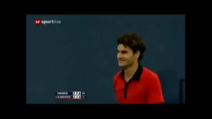Джокович срещу Федерер - удар на швейцареца 