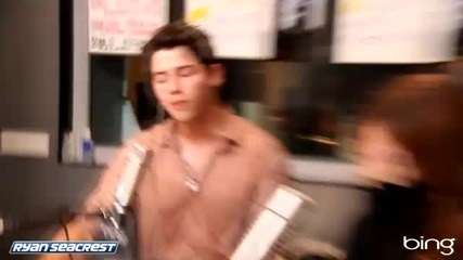 Nick Jonas Surprises Idol's Karen Rodriguez & Sister