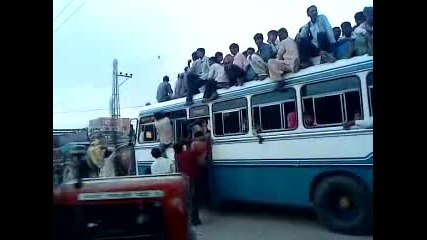 На това му се вика препълнен автобус - Индия
