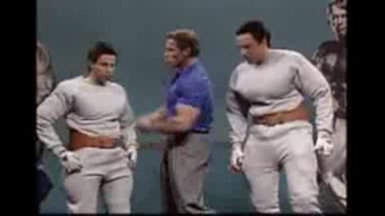 Show of enormous bicep 