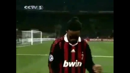 Роналдиньо играе Кючеk 100% смях