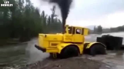Трактор се опитва да изплува