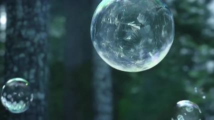 Невероятно красиво видео ! реклама на Sony 4k Ultra Hd с ледени мехурчета !