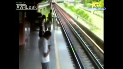 Самоубийство - Човек Скача Под Влак!