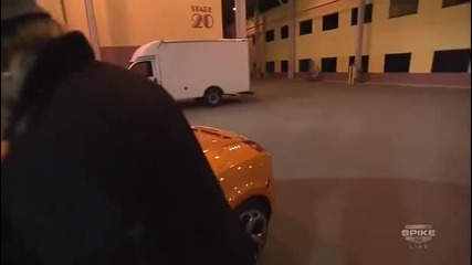 Момичета се обясняват на Jeff Hardy в любов и Джеф целува едното момиче 