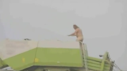 Най - лудия тракторист на света