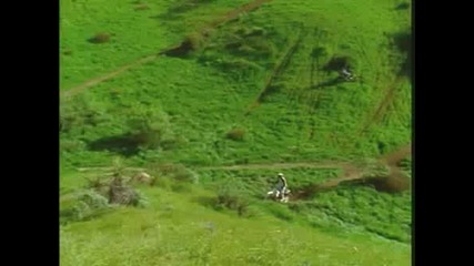 Красиви момичета мотори и каскади 