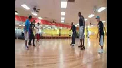 Shaq And Justin Bieber Dancing [justin is killing it haha]