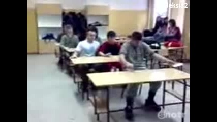 Това правят учениците в час по Практика