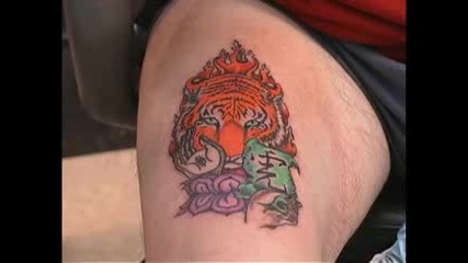 Watch Doz tattoo himself - Don t try this at home!