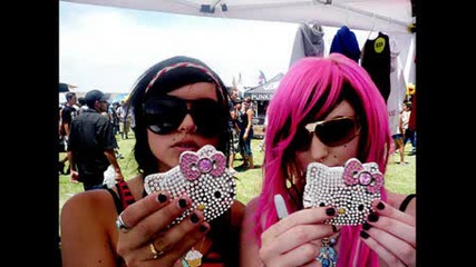 Audrey Kitching and Hanna Beth [piczo]