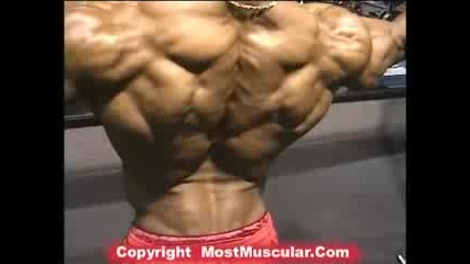 Bodybuilder David Henry trains back, delts 