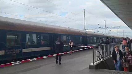 Пътнически влак и локомотив се удариха на Централна гара в София, четирима души са в болница