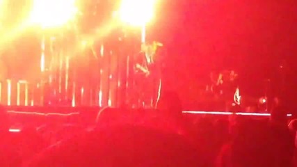 Страхотна! Demi Lovato - Fire Starter ( Neon Lights Tour 09.02 Vancouver )