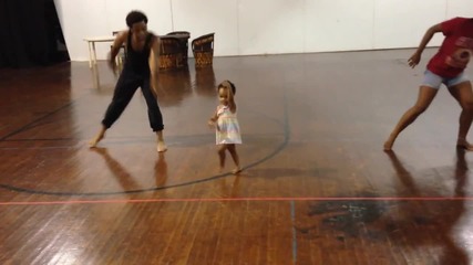 Чаровна 2 годишна танцьорка - Sia " Chandelier"