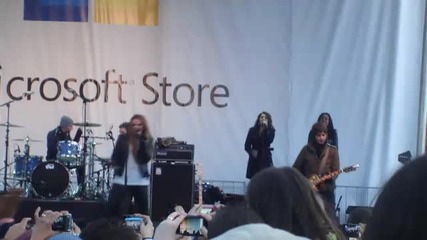 Miley Cyrus - Can t Be Tamed Microsoft Store Event 